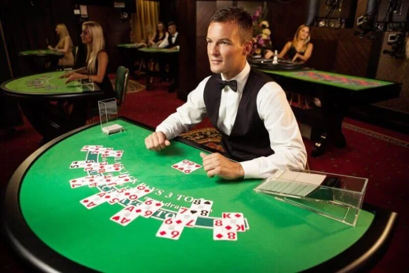 Meja permainan kasino live dengan tampilan dealer profesional